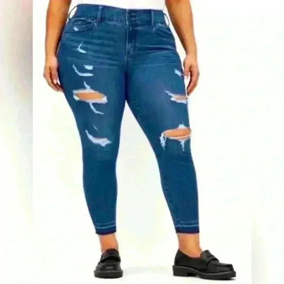 Torrid Distressed Plus size Jeans size 26 - Picture 1 of 4